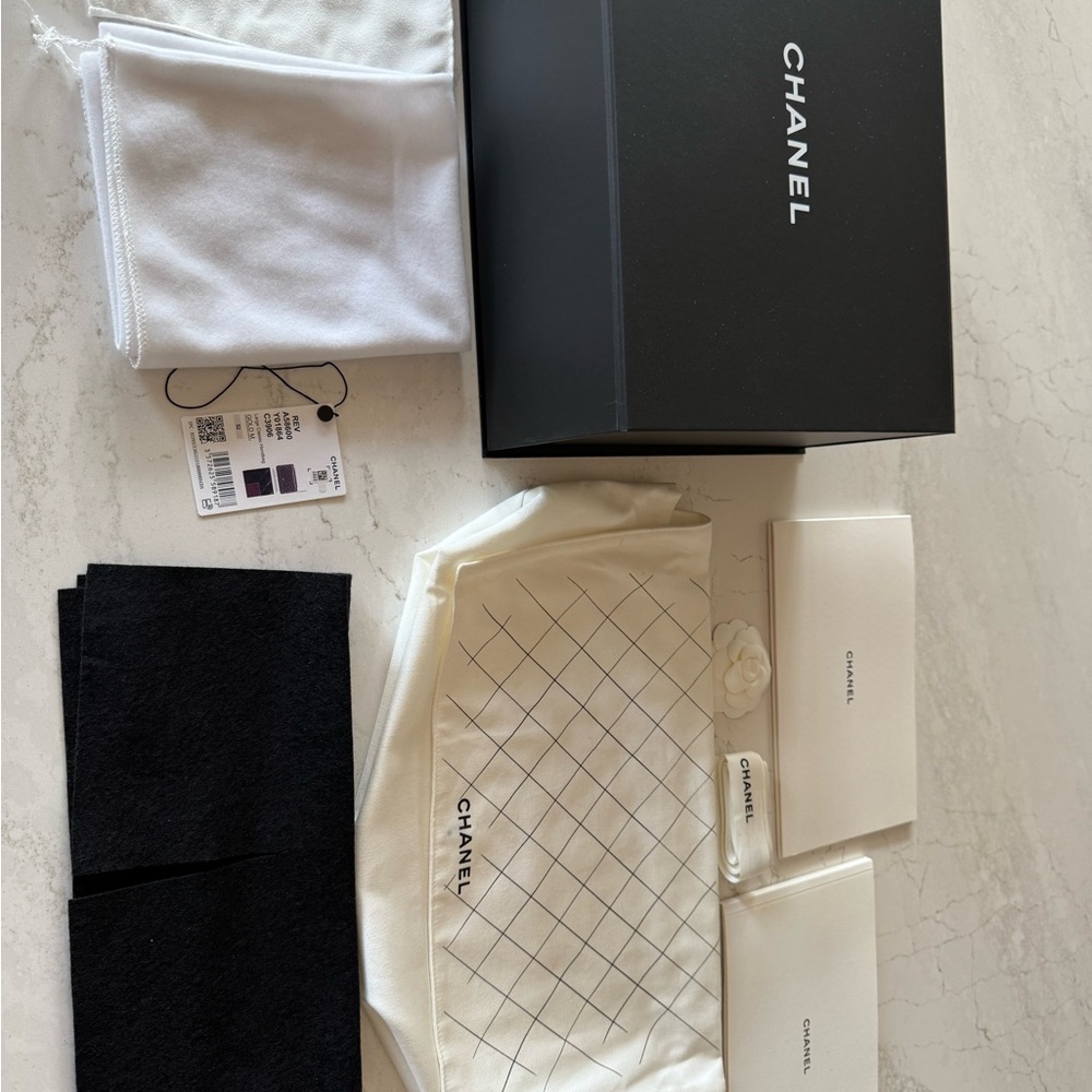 Chanel Black and Gold Quilted Shoulder Bag - Picture 7 of 13